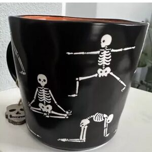 PRIMA DESIGN HALLOWEEN 18oz BLACK CERAMIC SKELETON YOGA BLACK COFFEE MUG NWT
